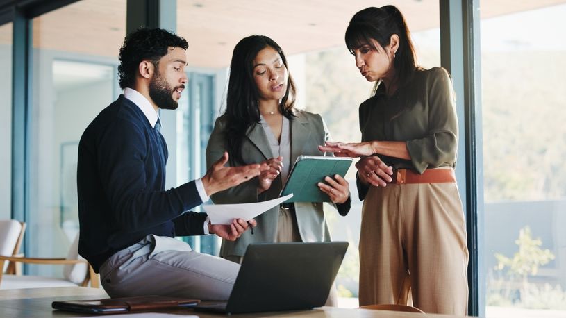 Manager meets with employees about retirement plan education opportunities