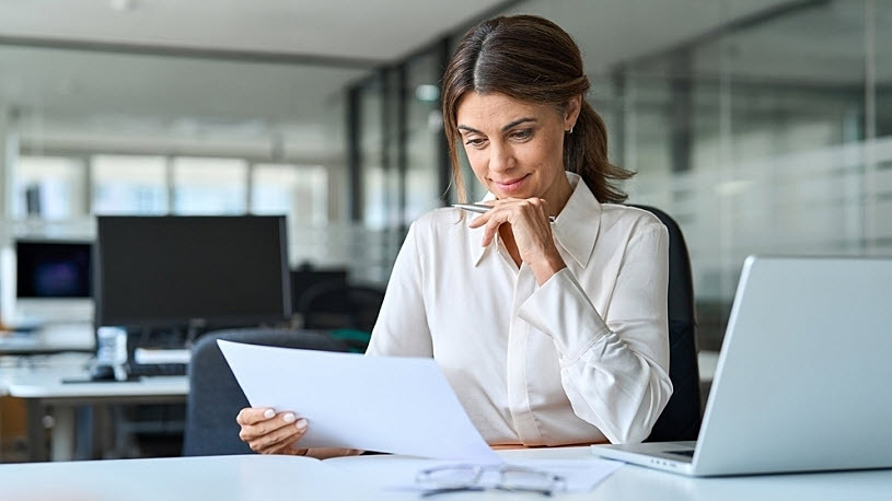 Female HR employee Female worker ensuring payroll accuracy.