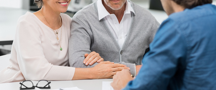 Top Five Reasons to Offer a 401(k) Plan An elderly couple discussing retirement with an advisor.